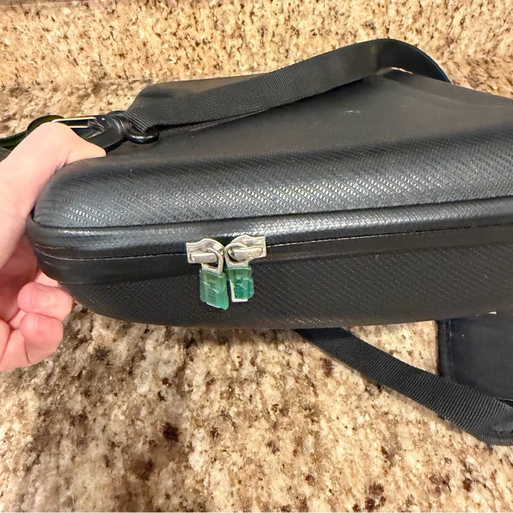 Thule Sweden MacBook Hard Small Laptop Carrying Case Bag Black Strap Travel